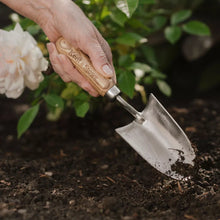 Load image into Gallery viewer, Kent &amp; stowe Garden Life Hand Trowel
