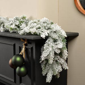Snowy Imperial Garland